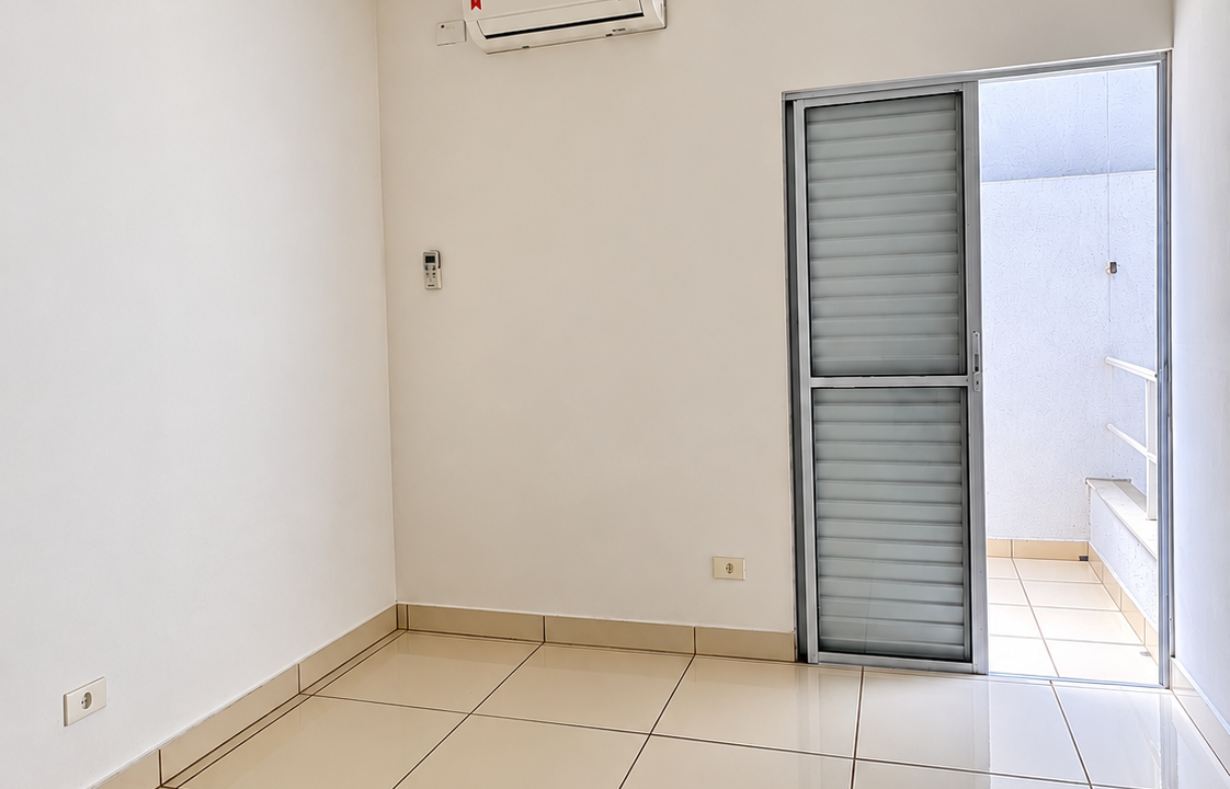 Interior Minimalista com Varanda Deslizante