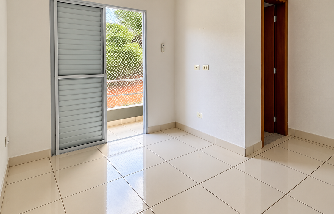 Interior moderno vazio com varanda luminosa
