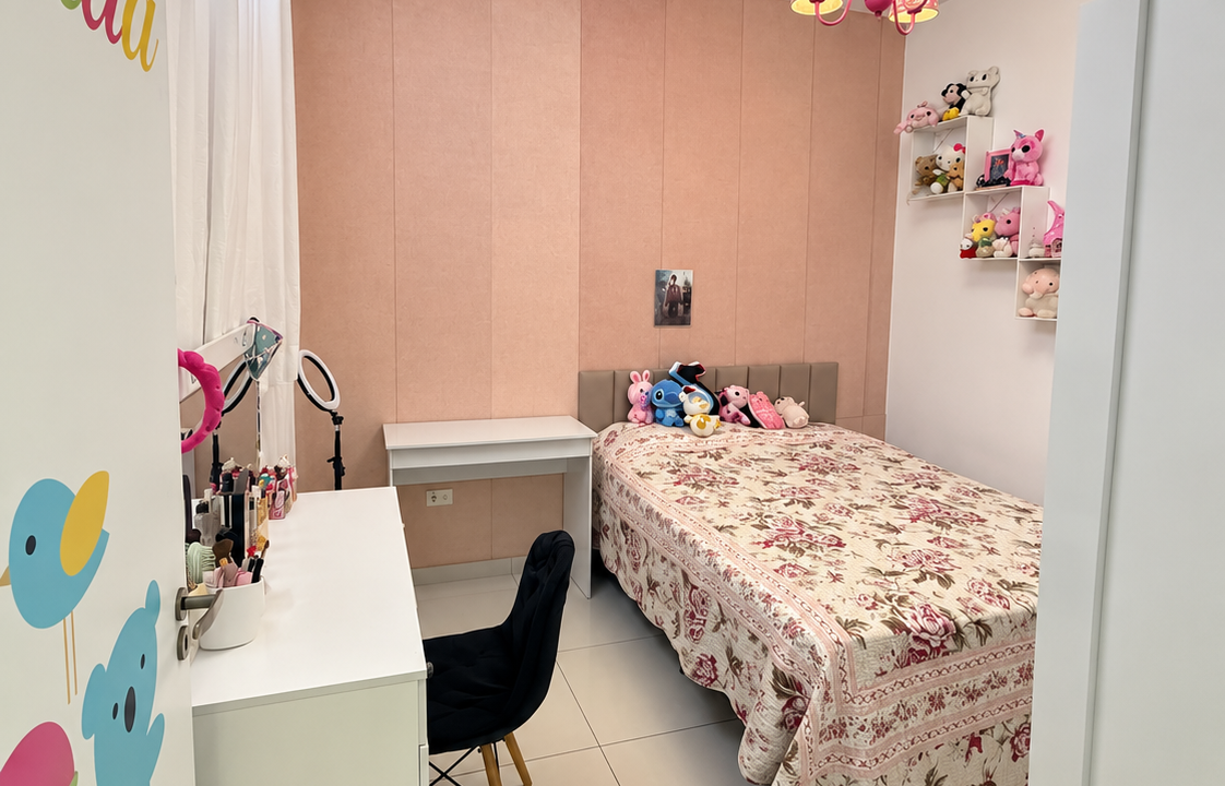 Quarto infantil pastel com pelúcias