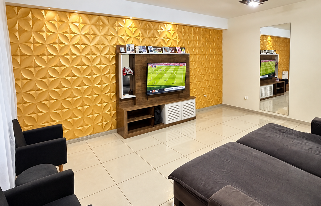 Sala de Estar Moderna com Parede Dourada